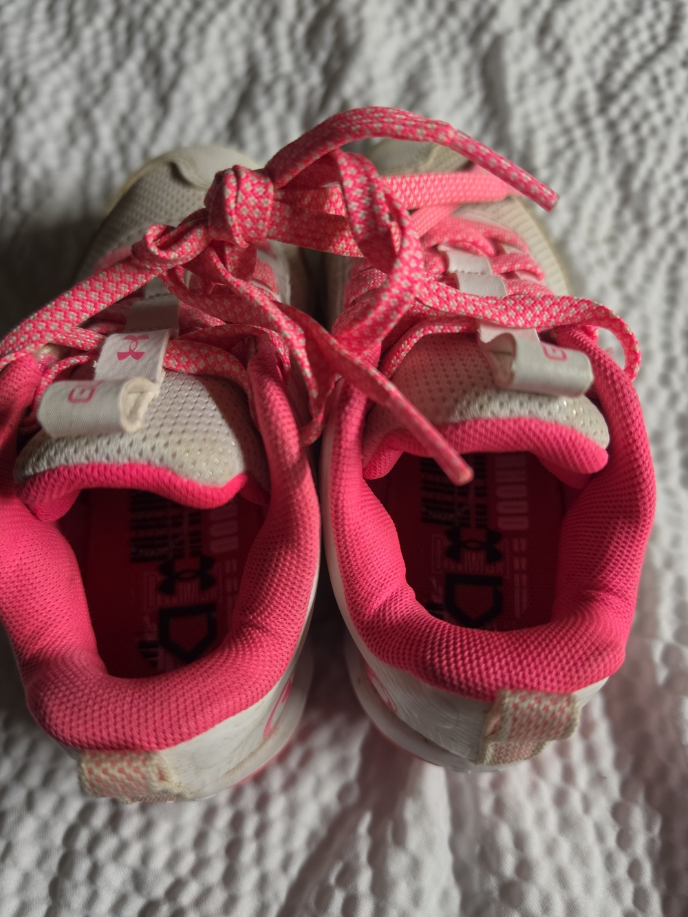 Under Armour Pink and White Kids' Softball Cleats - Picture 7 of 7